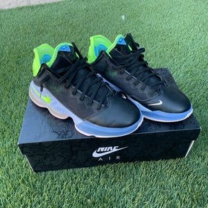 LeBron 19 Low "Ghost Green" Size 10